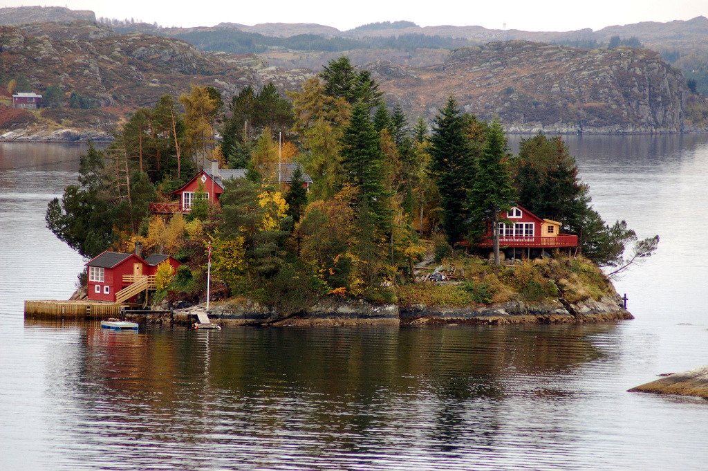 An Island neard Bergen, Nor