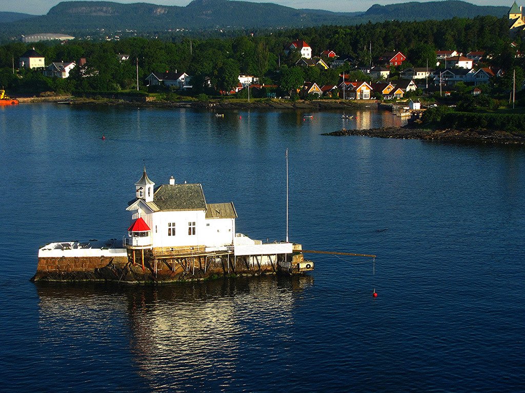 Sailing In through Oslofjor