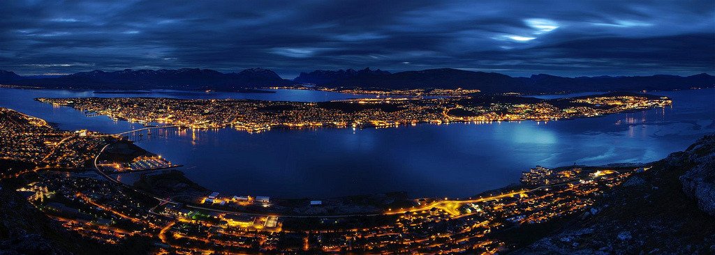 Tromsø at night, Norway(by