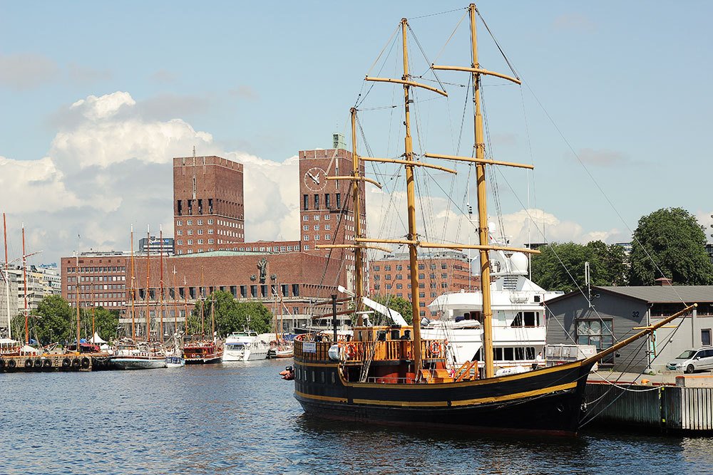 Old sailboat and Oslo City