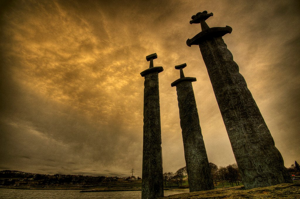 Swords in stone / Sverd i f