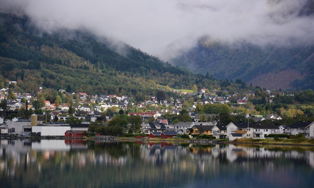 Ørsta, litt vest for sentr