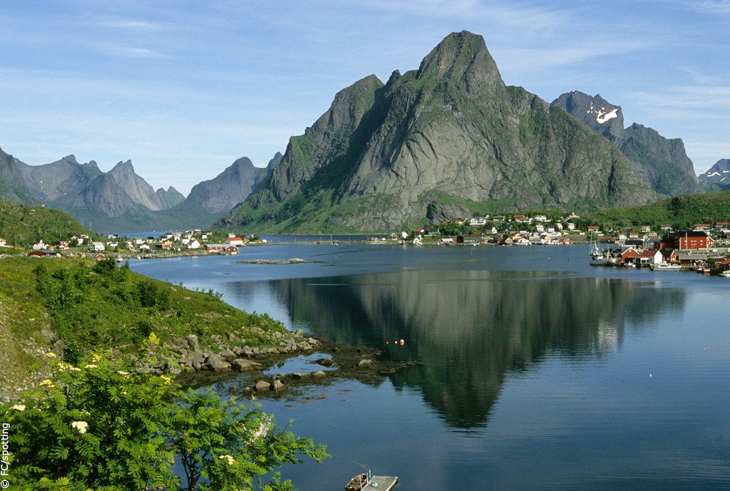 Reine – Norway (by <a h<a href=