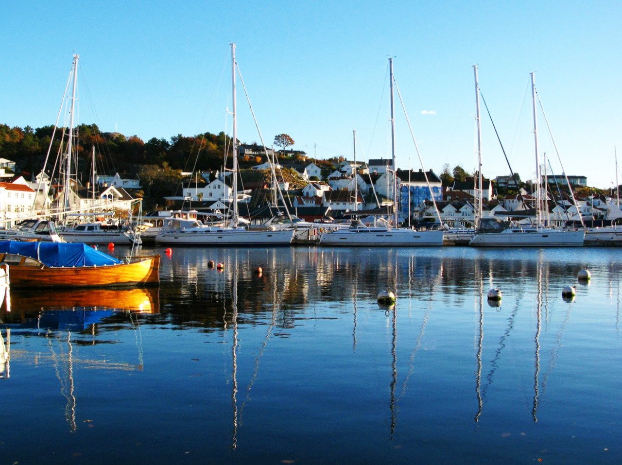 Boats along the dock in Gri