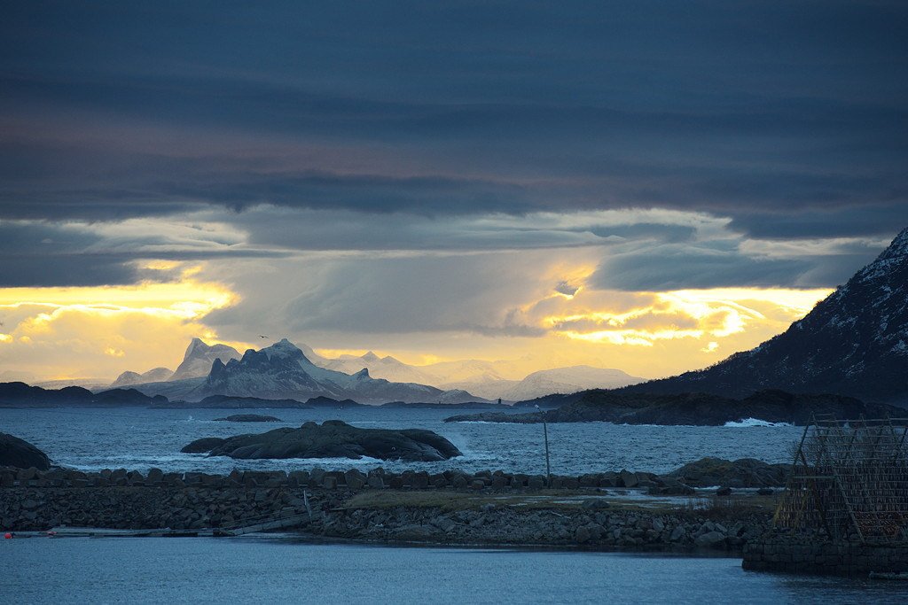 Dawn in Svolvaer (by <a hre