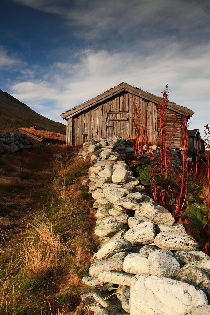 The old barn by TrondSphoto