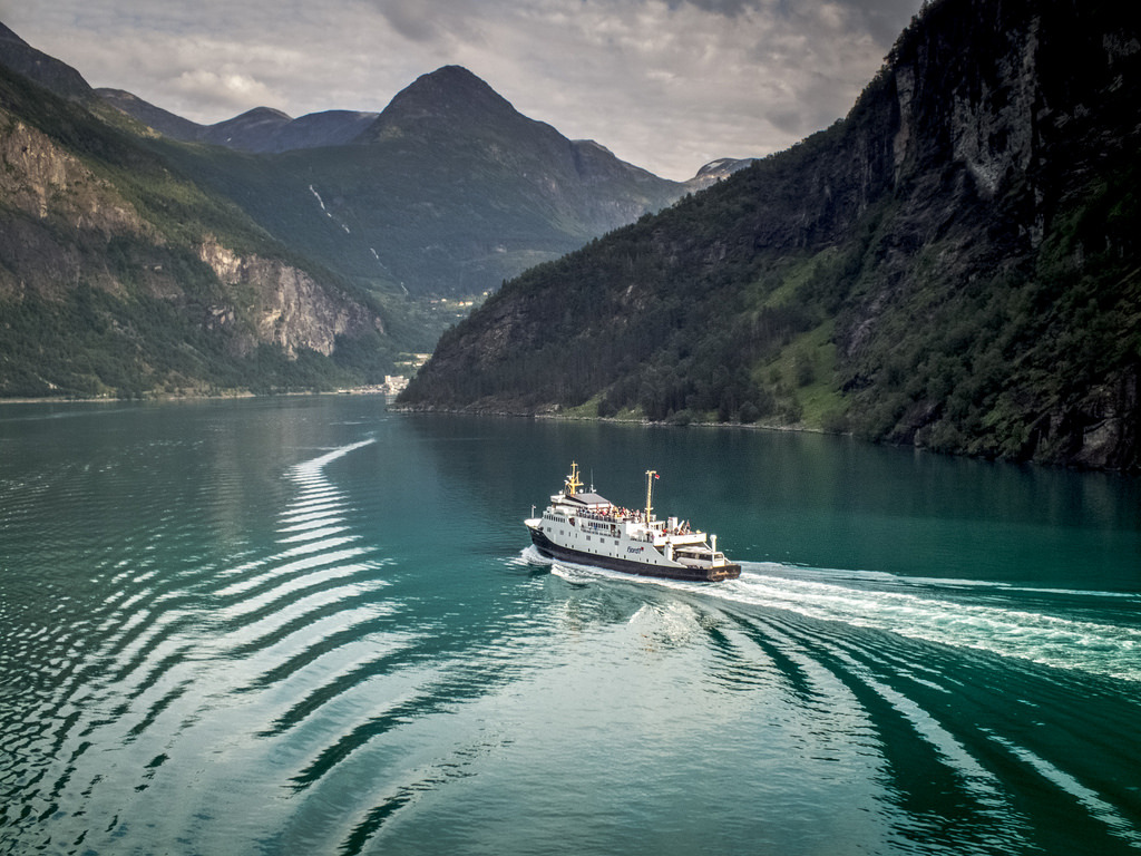 Geiranger by K r y s  <a hr