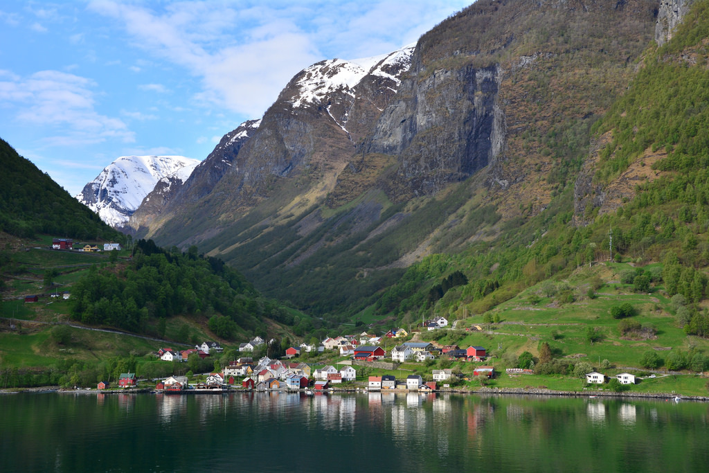 Sailing up Sognefjord (Undr