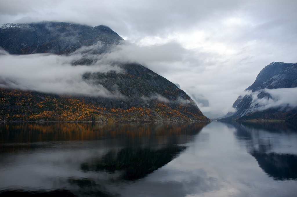 Simadalsfjorden by Kjell-Ar