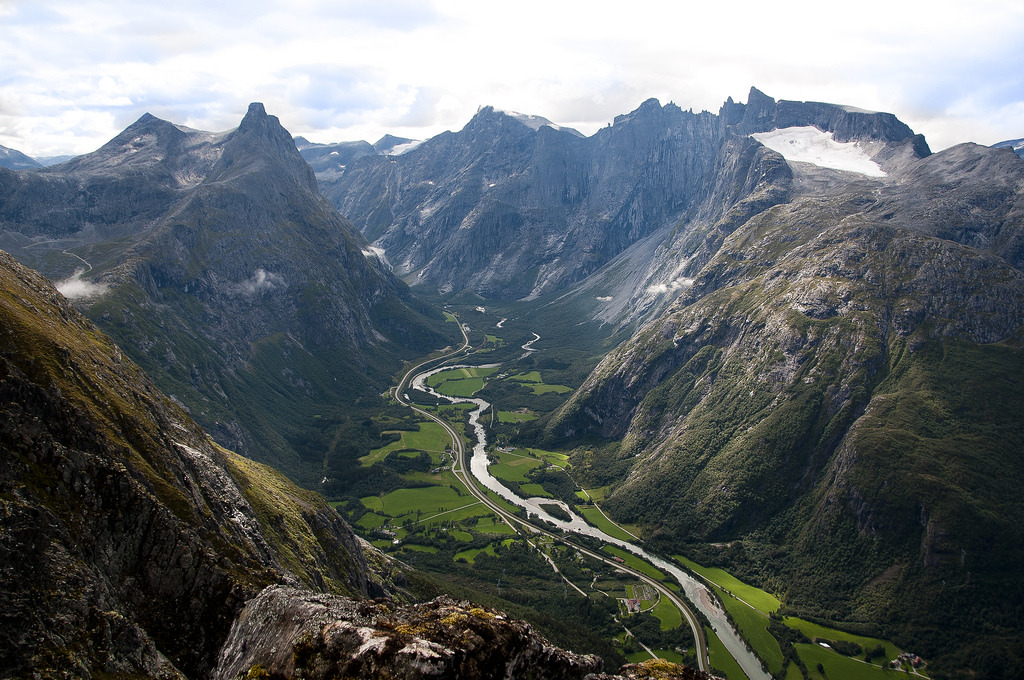 Romsdalseggen by Tor-Inge L