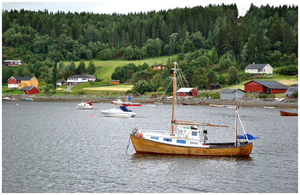 seaside transport by Tjukka