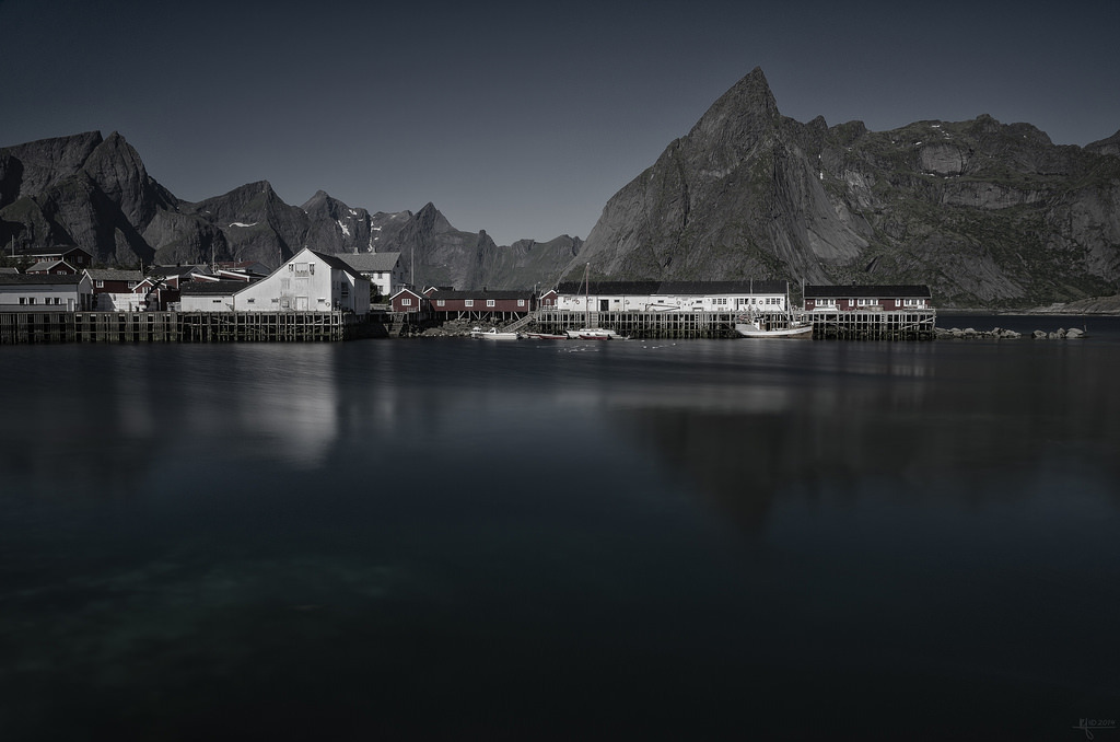Moody Hamnøya by Ron Janse