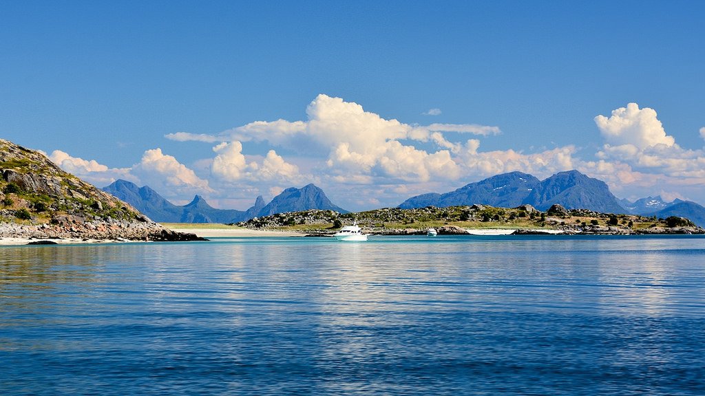 Lofoten, Beach near Svolvæ