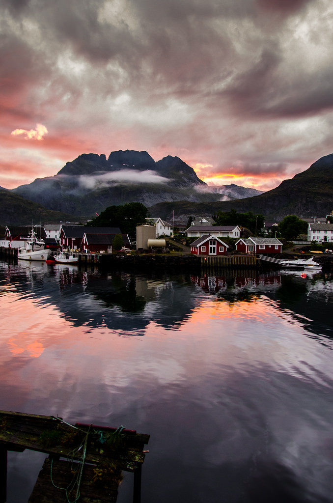 Sunset on Sørvågen by ghi