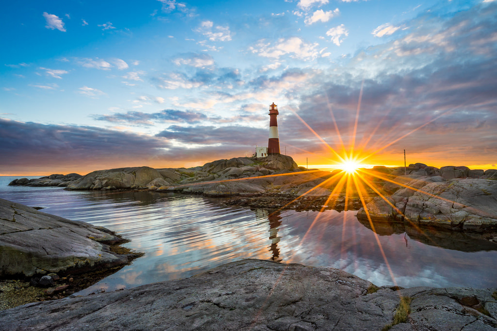 Guardian of the coast by Ri