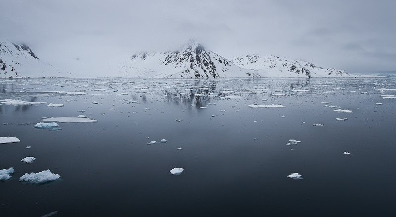 Amsterdamoya, Svalbard by T