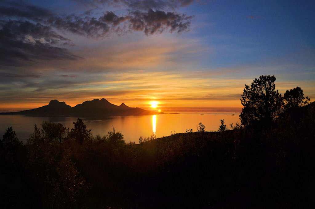 Midnightsun in North-<a hre