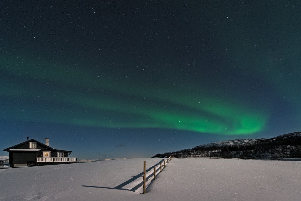 Aurora and moonlight, <a hr