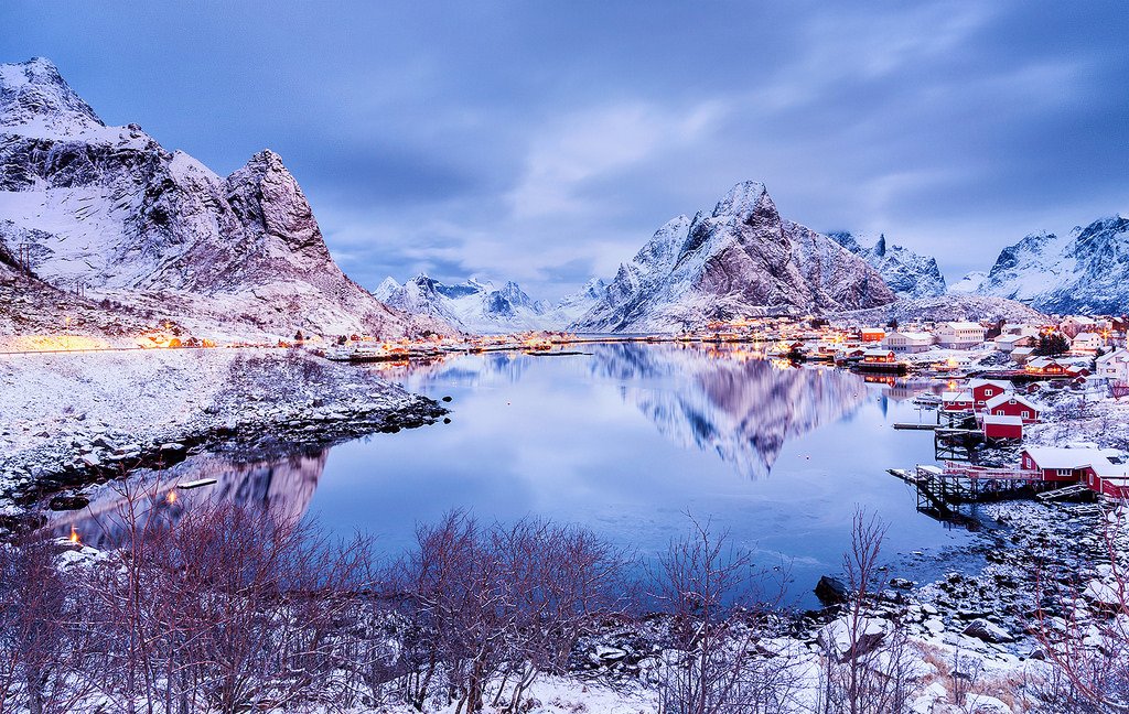 Arctic Mirror | Reine, Lofo