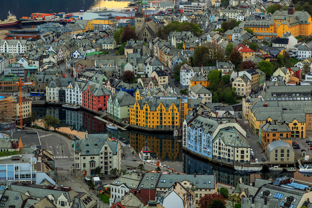 Ålesund, <a h<a href="http://