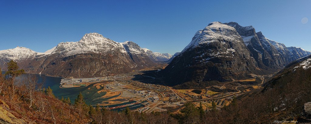 Sunndalsøra in spring mode