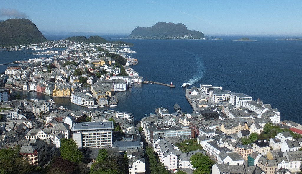 Ålesund by ☞J♡onbicykl