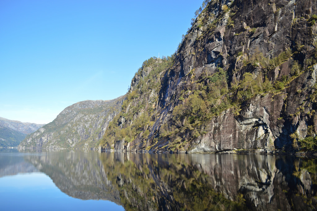 Norwegian fjords by AndreaV