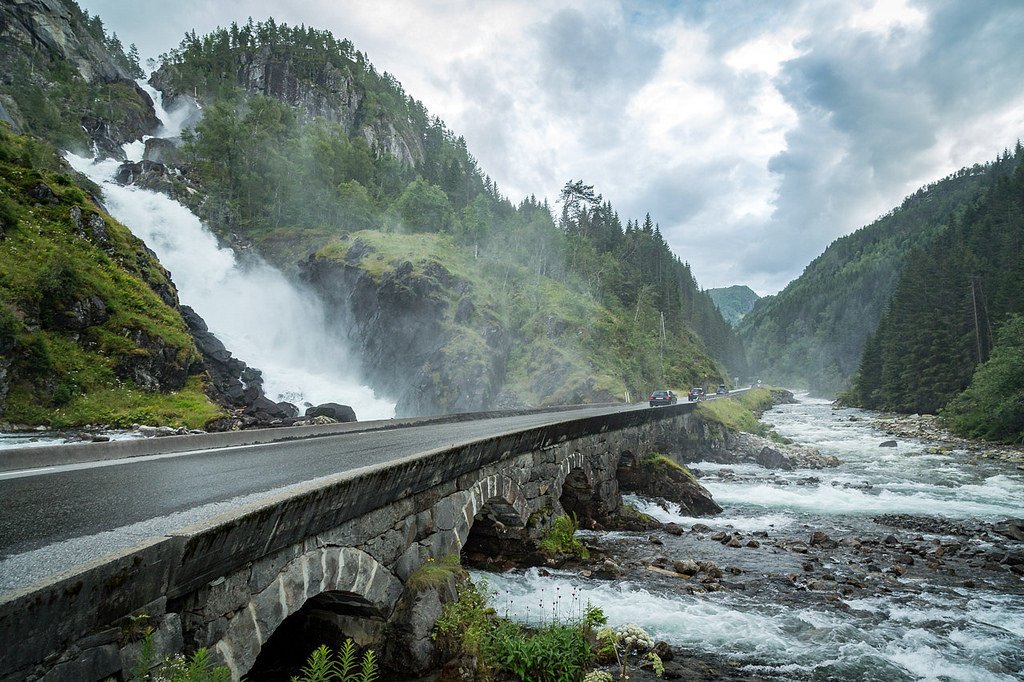 Låtefossen Waterfall, Hord