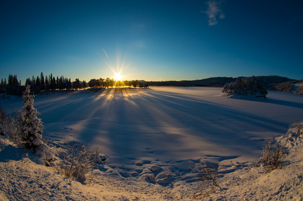 Midday sun in Norway by mor