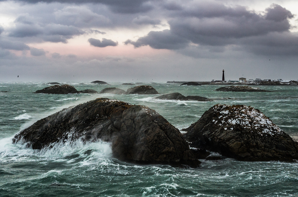 Stormy Andenes by Larsenio