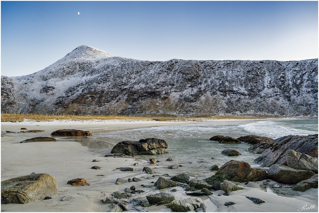 The beach at Haukland, Lofo