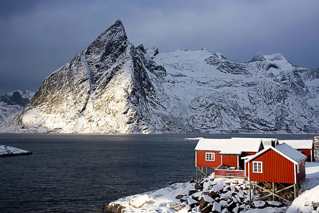 Rorbuer at Hamnoy by Palnic