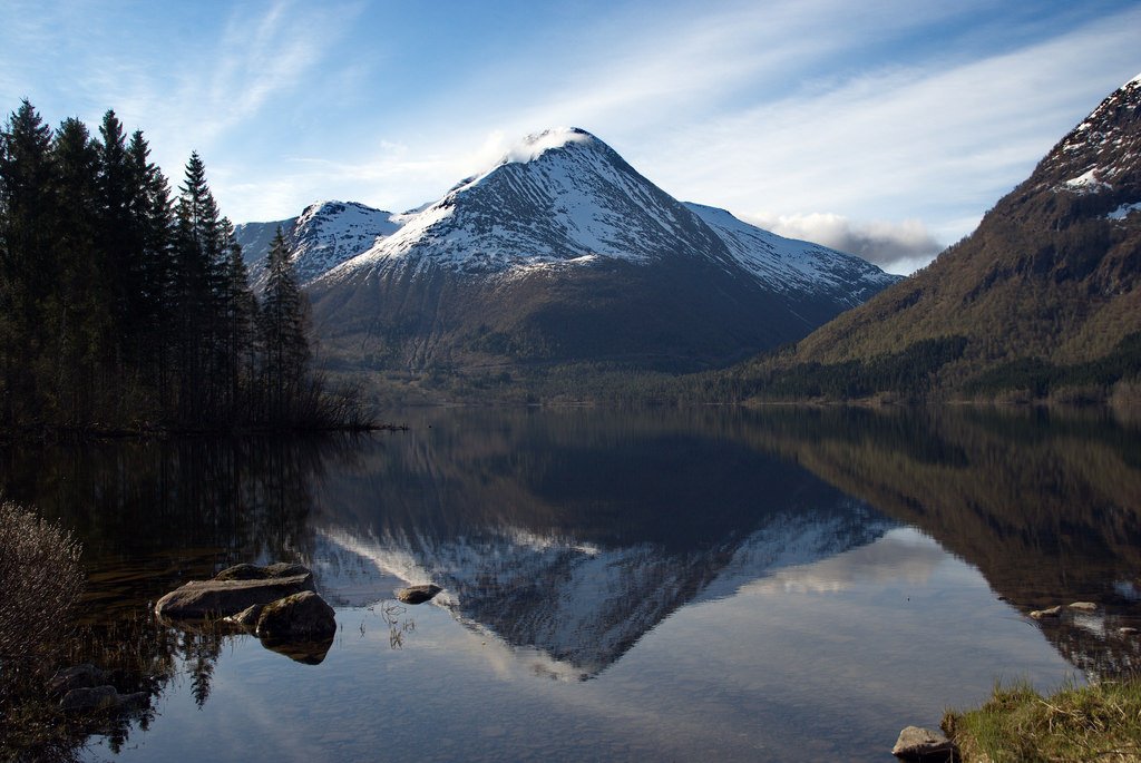 Speilete fjell -|- Mirrored