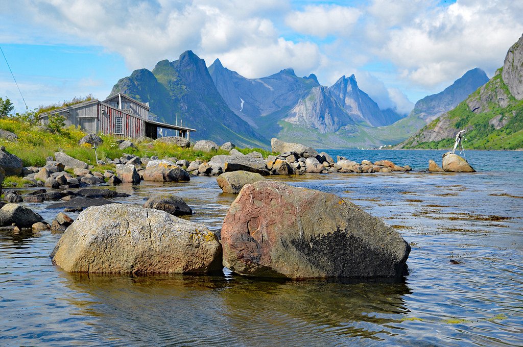 Hamnoy Norway by adamschart