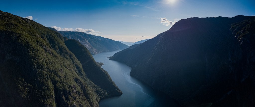 Åkrafjorden by Henry Leirv