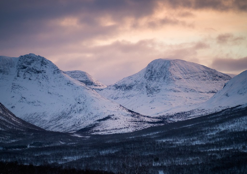 Tamokdalen, Norway by Kuutt