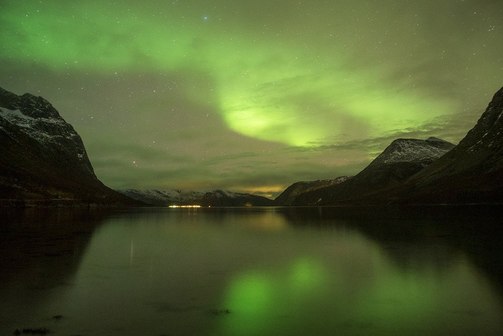 Aurora borealis, arctic fjo