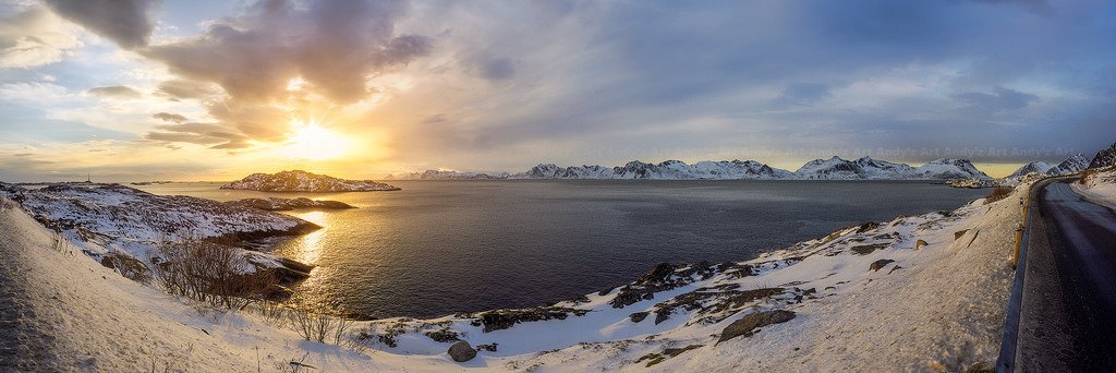 Henningsvær_Sunset by Andy