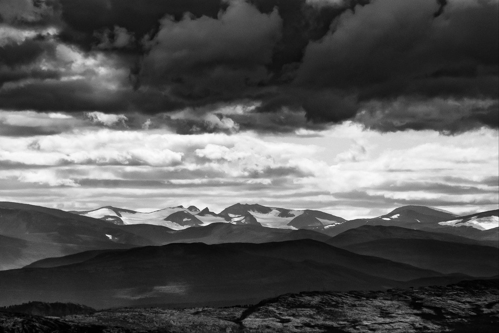 Distant Mountains by bjorbr
