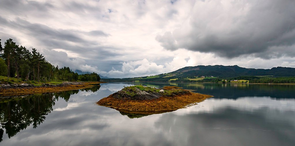 By the fjord by bogroa Bad