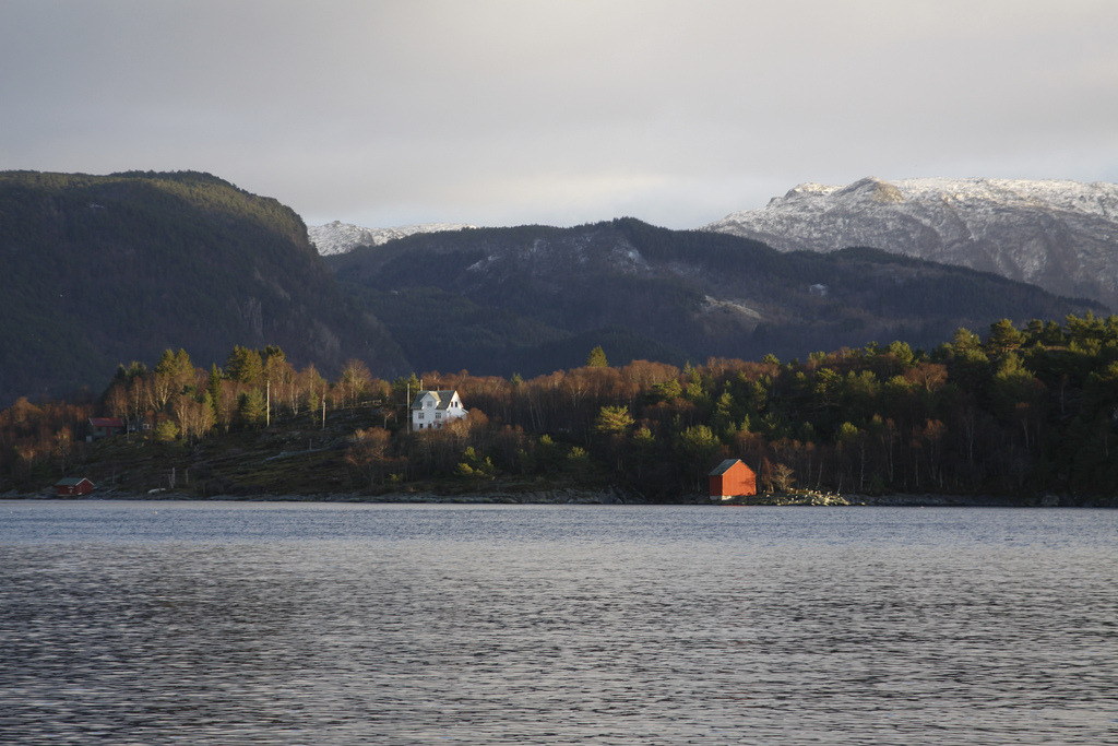 Bjørnefjorden by dese West