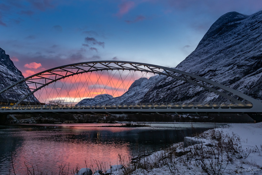 Morning by the river by Gje