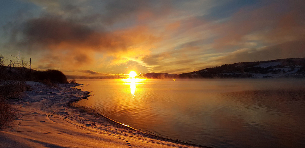 🇳🇴 Sunrise at lake Mj