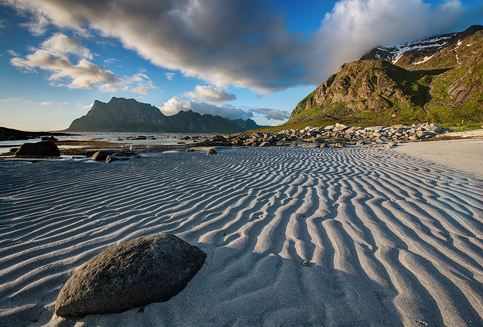 Utakleiv sandbeach by gerha