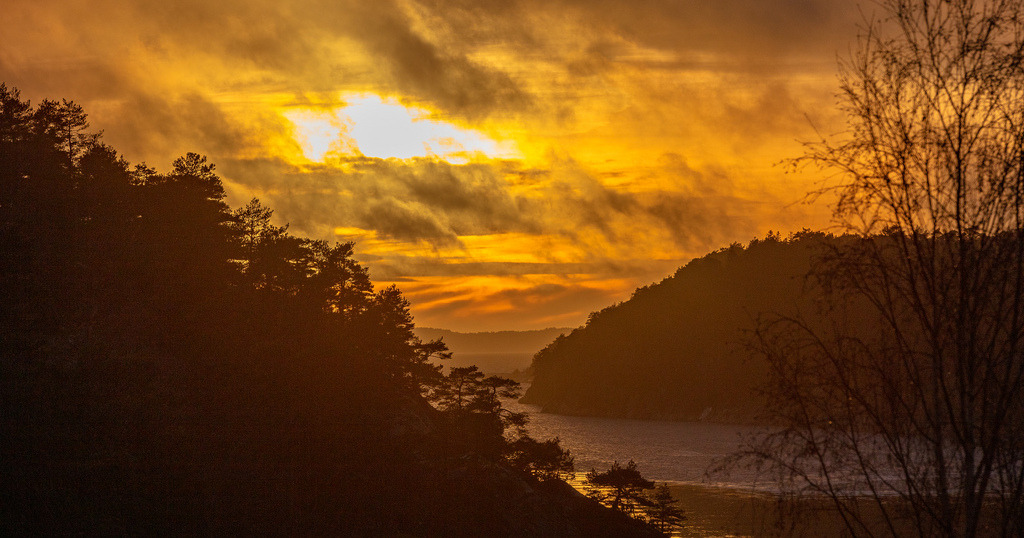 Last sunset in 2018 by Thor