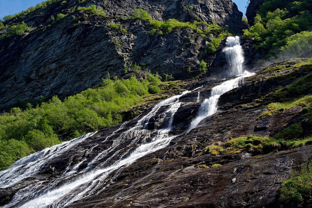 cascade-vue-du-zodiac by Ra