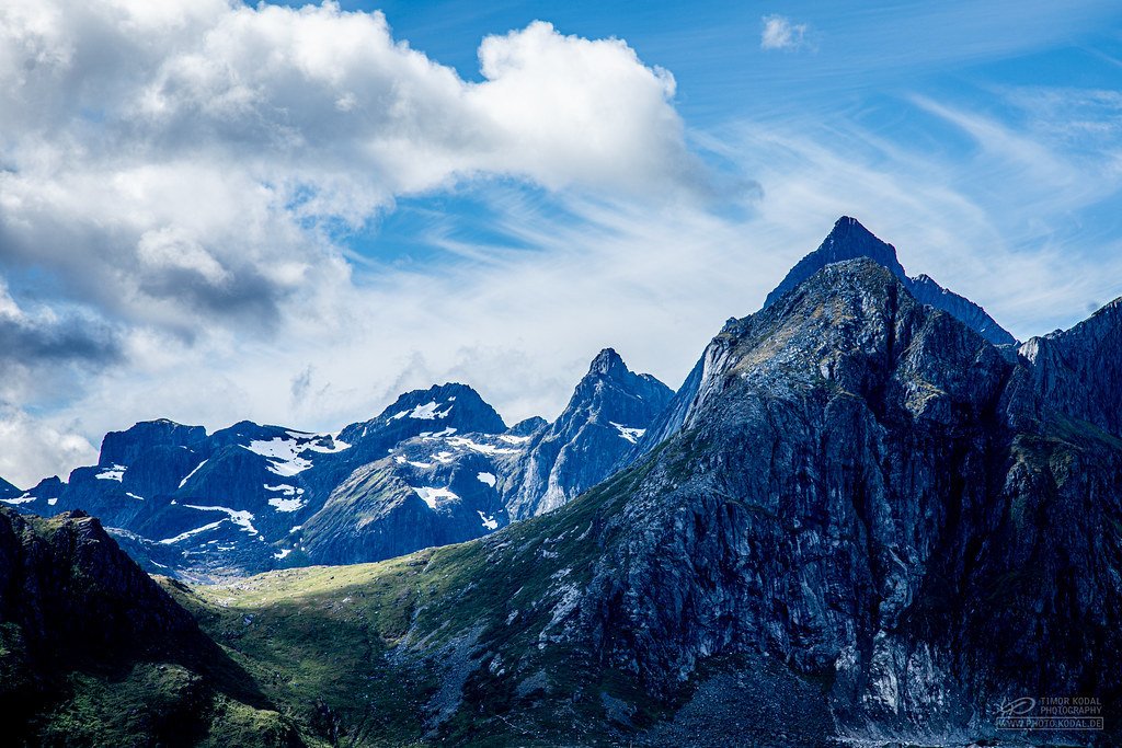 Bergmassiv auf Flakstadøy