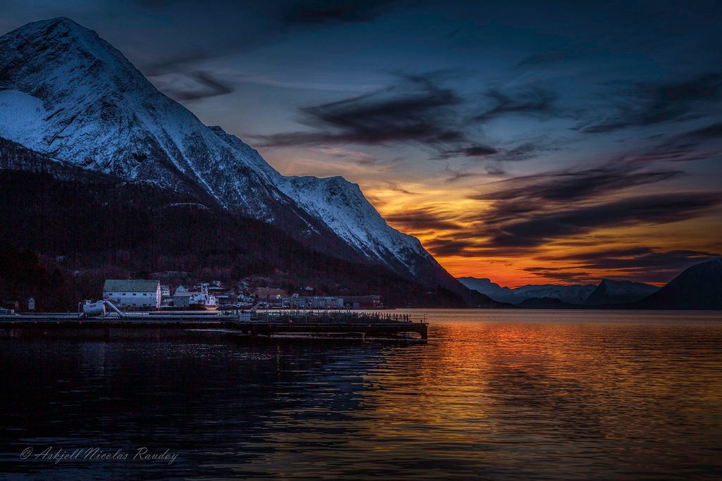 Vartdalsfjorden by Askjell