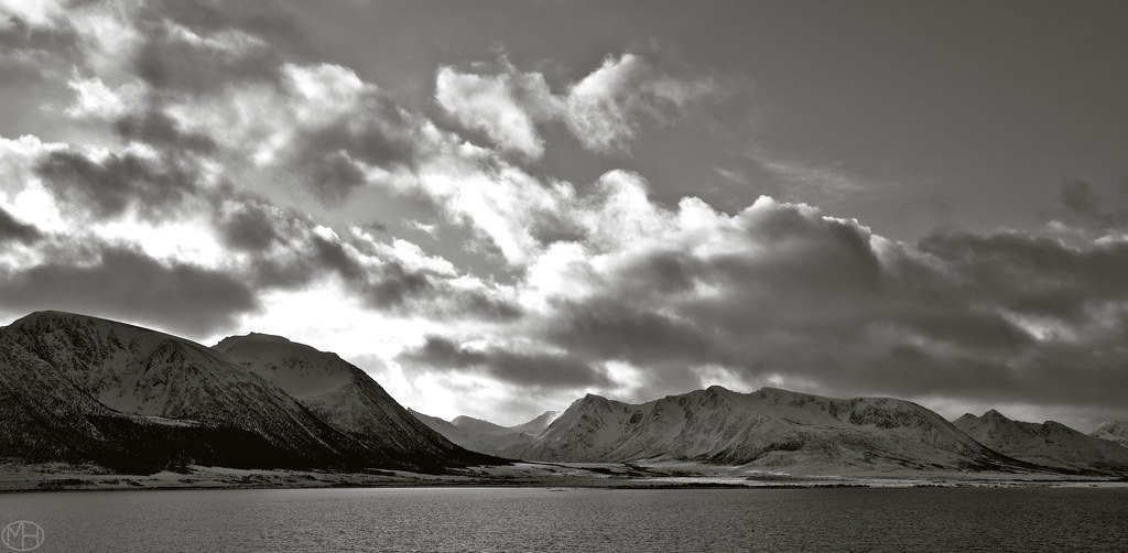 mountains & clouds alon