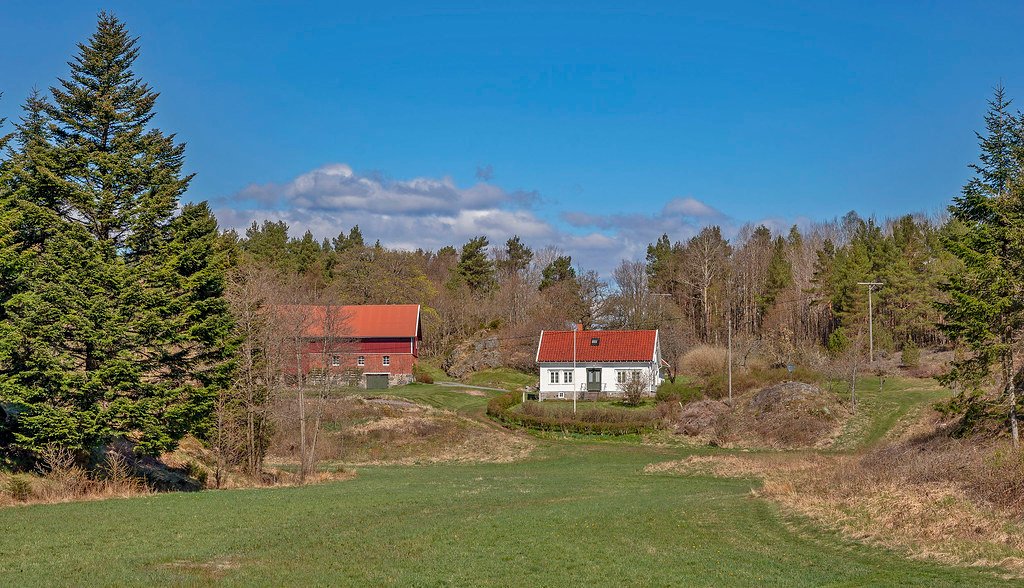 Old Norwegian farm by gormj